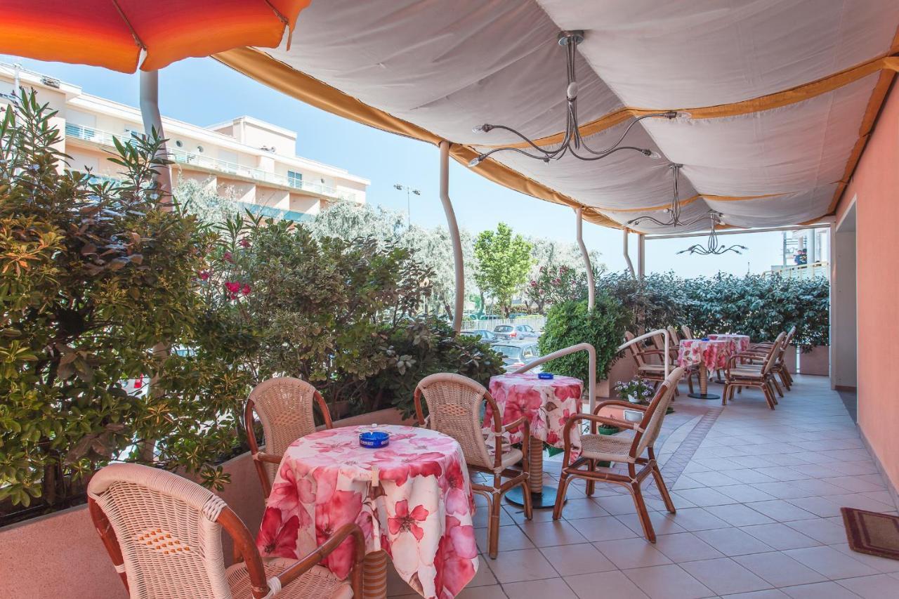 Hotel Joli Cesenatico Exterior photo