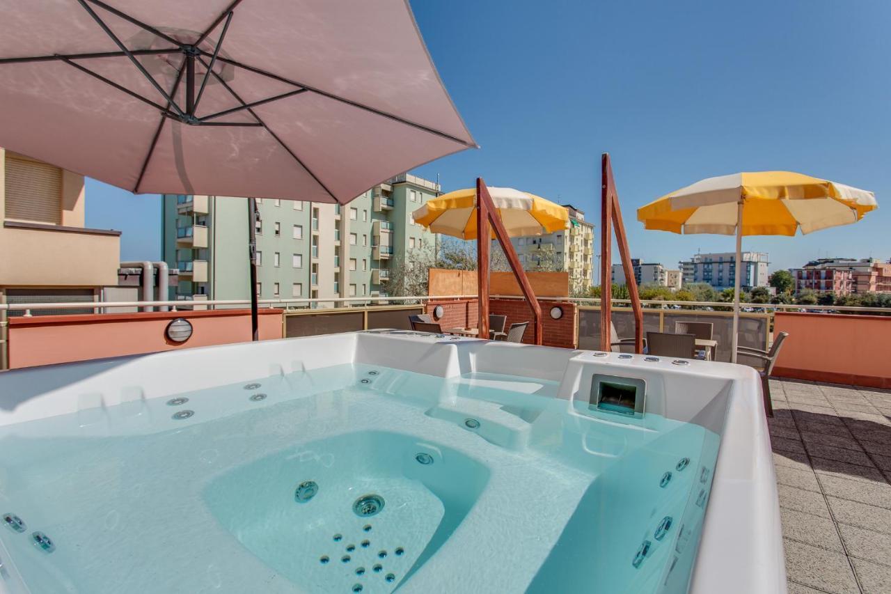 Hotel Joli Cesenatico Exterior photo